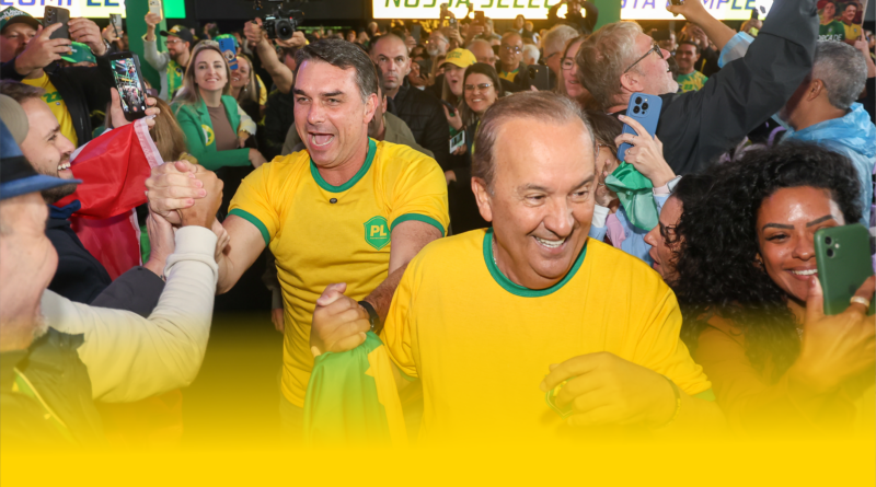 Casa lotada: Jorginho Mello e Flávio Bolsonaro lançam pré-candidaturas em SC…